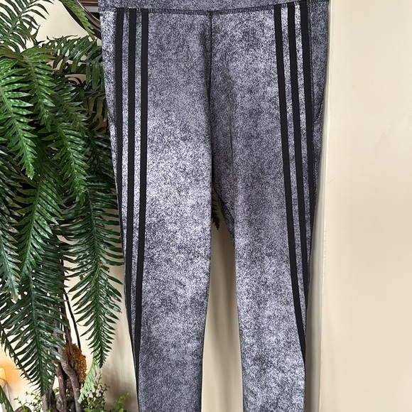 NWOT Adidas Aeroready Climalite Feel Brilliant 3-Stripe Graphic Gray Leggings - Picture 4 of 15